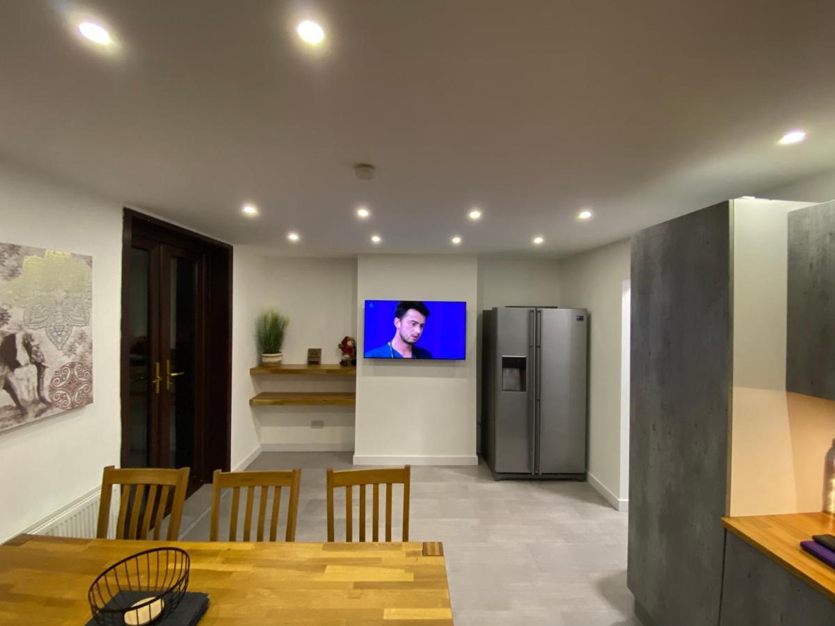 Vila Hollemeadow Bloxwich Exteriér fotografie